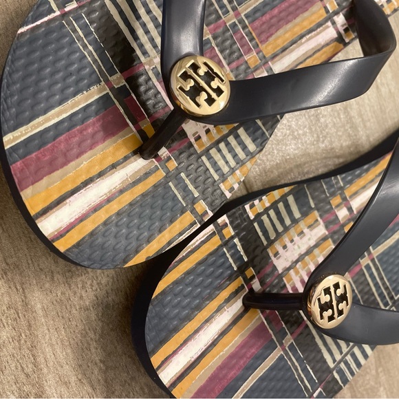 Tory Burch Flip Flops size 7 - Picture 2 of 4
